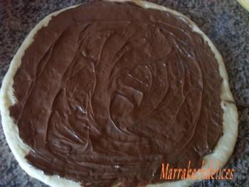 Brioche roulée au Nutella et copeaux de chocolat blanc brioche