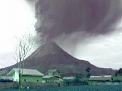 Le volcan Merapi sur l'île de Java...