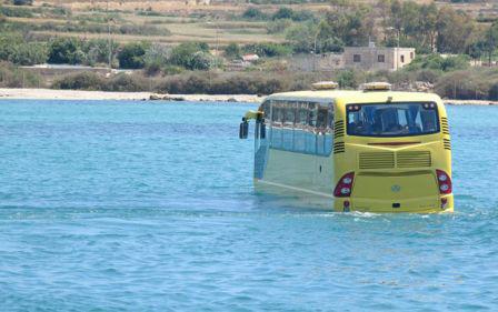 bus-magique-amphibie-eau-3.jpg