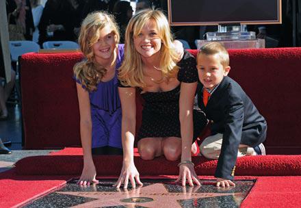 Reese_Witherspoon_Reese_Witherspoon_Honored_bEhFO-Bvyevl.jpg