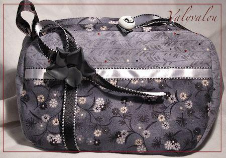 OYE OYE moi je craque pour cet anniversaireg, et vous trousse_chic_noire_1