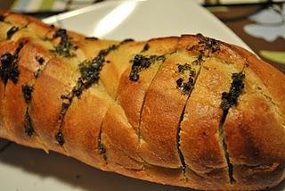 Pain grillé au beurre à l'ail et aux herbes Pain grillé au beurre à l'ail et aux herbes