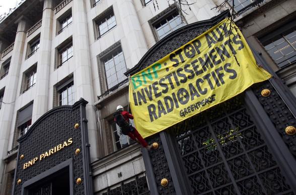 Investissements radioactifs en Inde : action de Greenpeace à la BNP