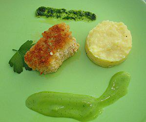 RECETTES DE FETES POISSONS LOTTE EN chapelure , purée de Robuchon FACON , SAUCE VERTE ET