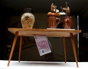 Pots de vin Une personne sur quatre paie des pots-de-vin