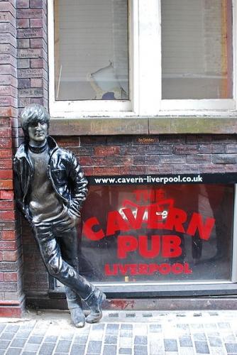 -Lennon_Statue,Liverpool.jpg