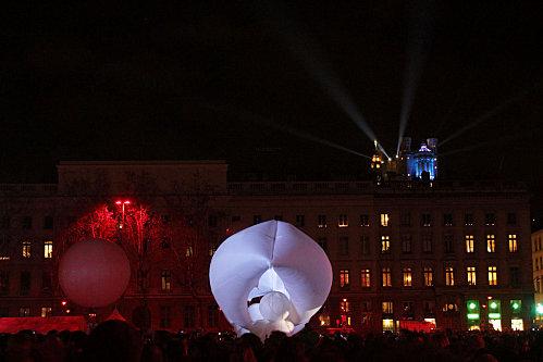 Ouverture de la fete des lumieres rouges