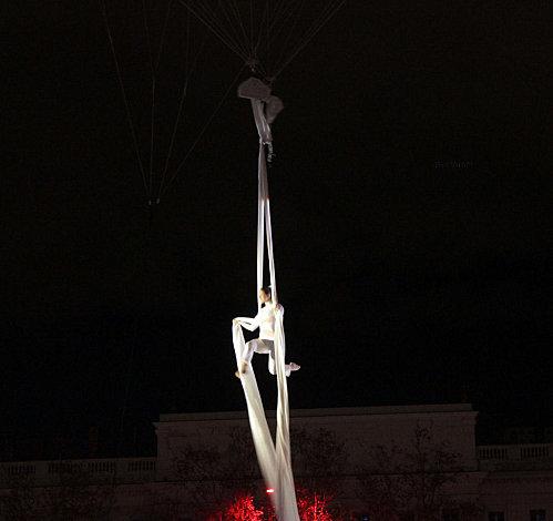 Ouverture de la fete des lumieres femmes
