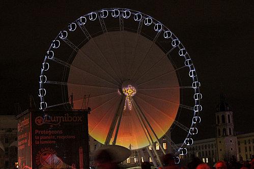 Ouverture de la fete des lumieres roue orange