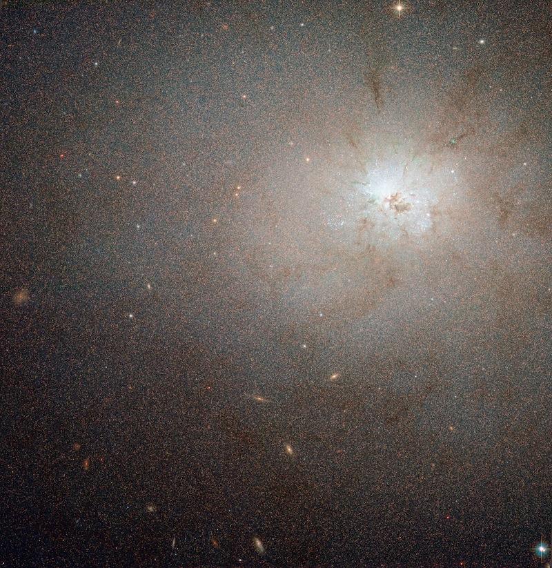 Galaxie elliptique NGC 3077 Galaxie elliptique NGC 3077