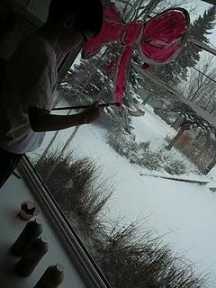 Décorer les vitres:: C'est l'hiver car il neige dans ma fenêtre!