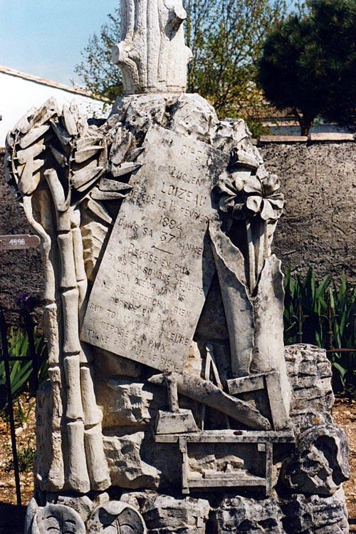 La tombe d'un menuisier à Loix-en-Ré (17)