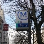 Entrée de la station métro Bercy