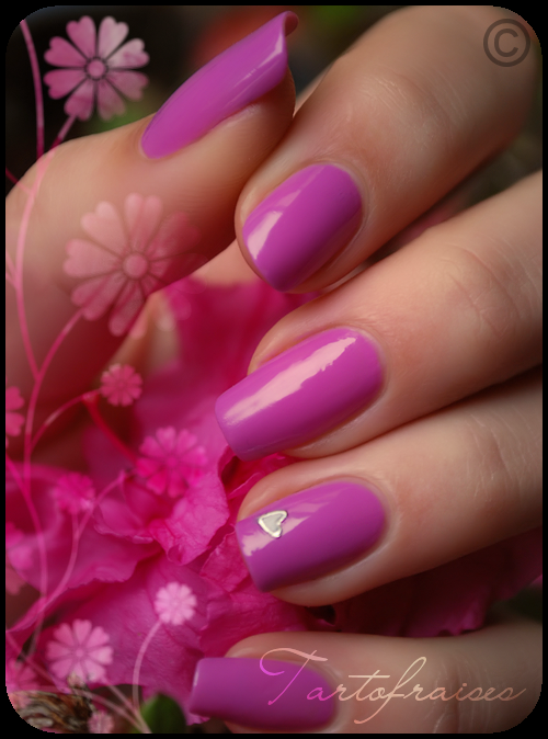 Essie - Splash Of Grenadine http://tartofraises.nailblogs.net/vernis/ESSIE/splash_of_grenadine_2.png