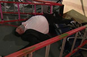 Paul Bearer écrasé par une echelle Lors de la poursuite entre Edge et Kane, Paul Bearer reçoit une échelle du décor de TLC 2010 sur la tête