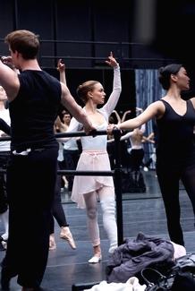 Black Swan : 4 vidéos, 6 posters & 40 photos inédites !! black-swan