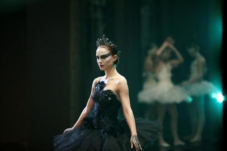 Black Swan : 4 vidéos, 6 posters & 40 photos inédites !! black-swan