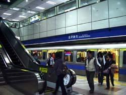 En métro à Taïwan...saison 2 tawain escalator