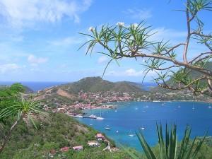 Vue de la baie des saintes Voyage aux Antilles: découvrir la Guadeloupe avec Hostelbookers