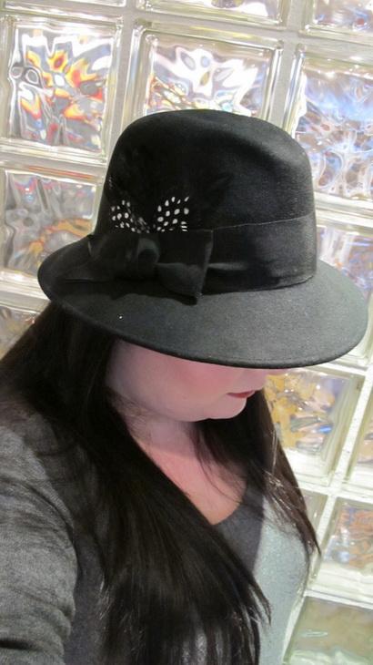 Tête à chapeaux hats-03