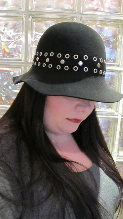 Tête à chapeaux hats-01