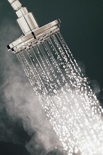 quels sont les bienfaits sur la santé de faire une douche avec l'eau chaude?