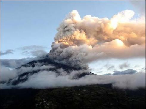 Activité volcanique en Équateur : Le stratovolcan Tunguruhua. Risque d'éruption paroxismale. Activité volcanique en Équateur : Le stratovolcan Tunguruhua. Risque d'éruption paroxismale.