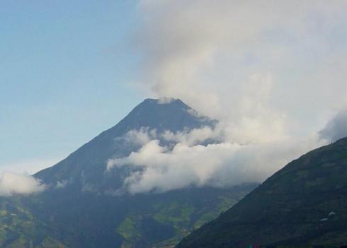 Activité volcanique en Équateur : Le stratovolcan Tunguruhua. Risque d'éruption paroxismale. Activité volcanique en Équateur : Le stratovolcan Tunguruhua. Risque d'éruption paroxismale.
