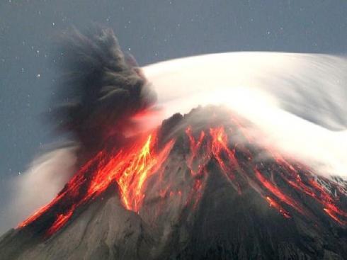 Activité volcanique en Équateur : Le stratovolcan Tunguruhua. Risque d'éruption paroxismale. Activité volcanique en Équateur : Le stratovolcan Tunguruhua. Risque d'éruption paroxismale.
