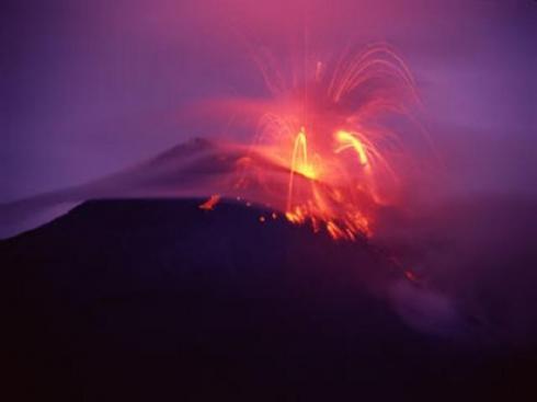 Activité volcanique en Équateur : Le stratovolcan Tunguruhua. Risque d'éruption paroxismale. Activité volcanique en Équateur : Le stratovolcan Tunguruhua. Risque d'éruption paroxismale.