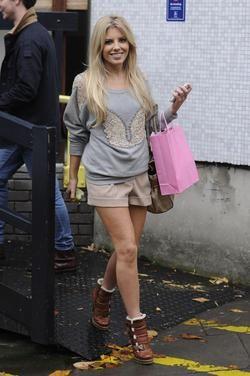 Mes chaussures doudous! Look_du_jour_Mollie_King_a_Londres_article_full