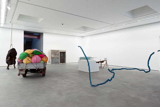 EXpo-FACE-credit-DMf-Cascais-recherche-dun-chien-kafka-grand-hotel-dore Immersion dans l’univers « Kafcanin »