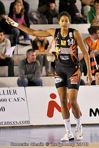 LFB: La Journée 11 du 18/12/2010 Emmeline-N-DONGUE--Bourges-.jpg