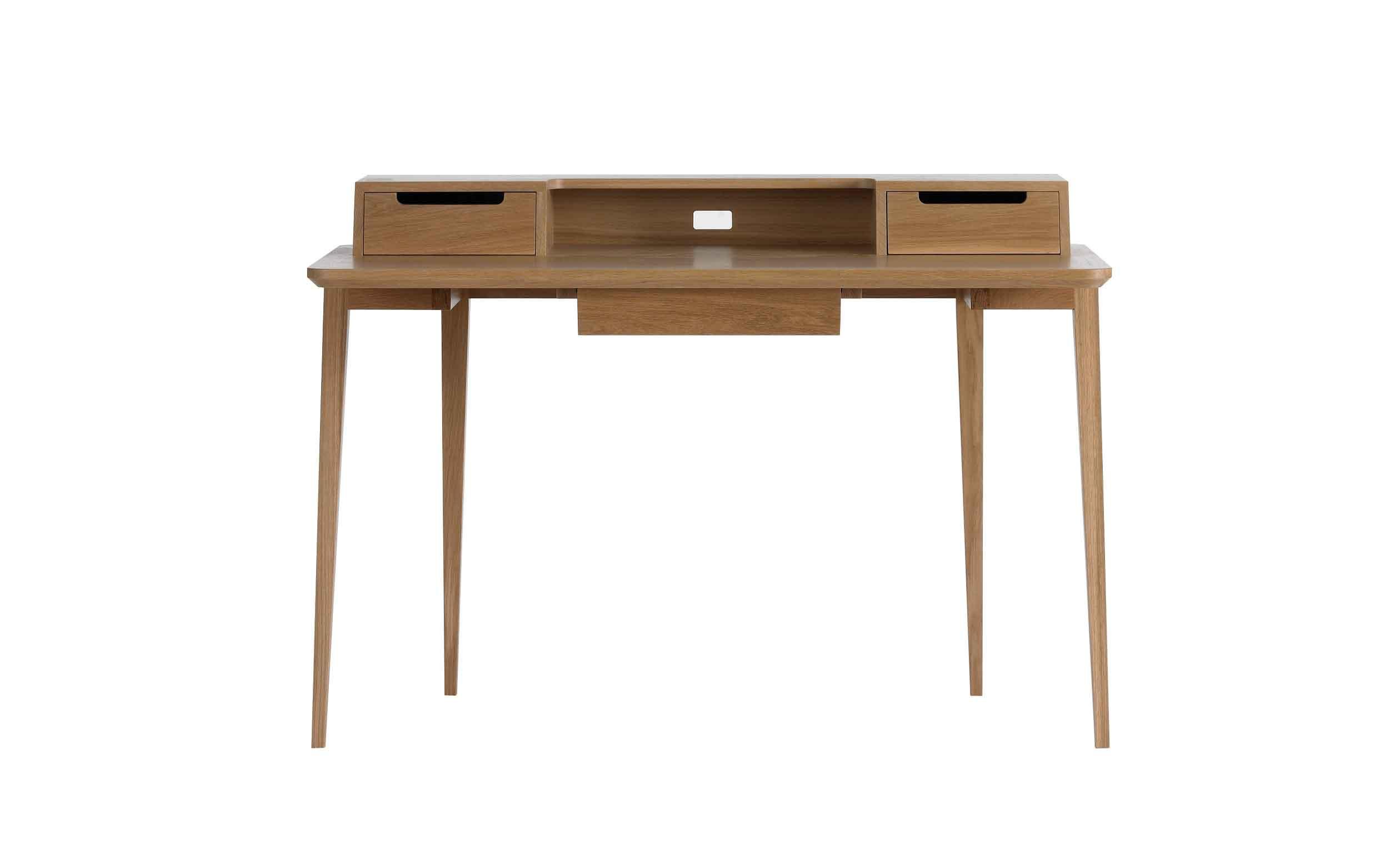 Treviso-desk Le designer Matthew Hilton et son bureau Treviso
