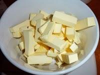 Duo de truffes chocolatées : Truffes aux spéculos et fève de tonka et truffes au coeur d'abricots secs, enrobées de noisettes torréfiées