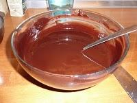 Duo de truffes chocolatées : Truffes aux spéculos et fève de tonka et truffes au coeur d'abricots secs, enrobées de noisettes torréfiées