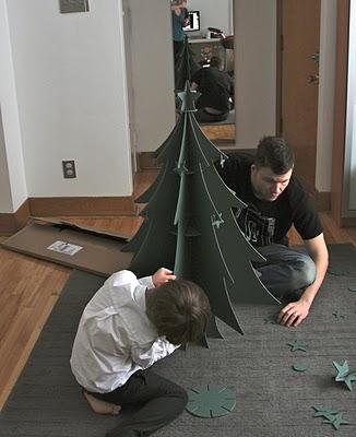 La saga du sapin en carton recycle Cascades - suite ...et fin heureuse ! La saga du sapin en carton recycle Cascades - suite ...et fin heureuse !