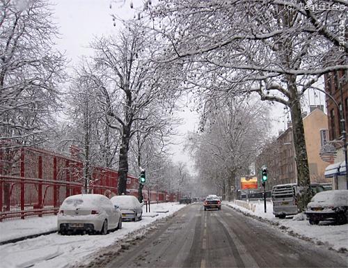 La patinoire lilloise de l'hiver. Boulevard des Écoles sous la neige