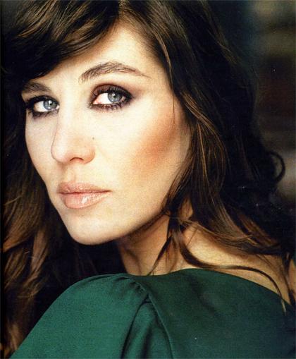 Mathilde Seignier http://www.sortiesdvd.com/photos/mathilde-seigner/1351.jpg