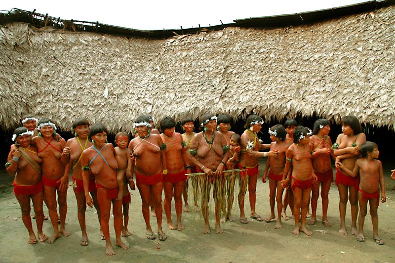 Brasilien_Venezuela_Yanomami_Frauen_in_Mauxiuteri_Heinz_Kindlimann