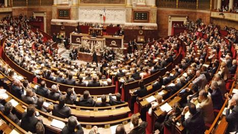 Député à 18 ans c'est possible ! http://static.mcetv.fr/img/2010/12/hemicycle-468x264.jpg