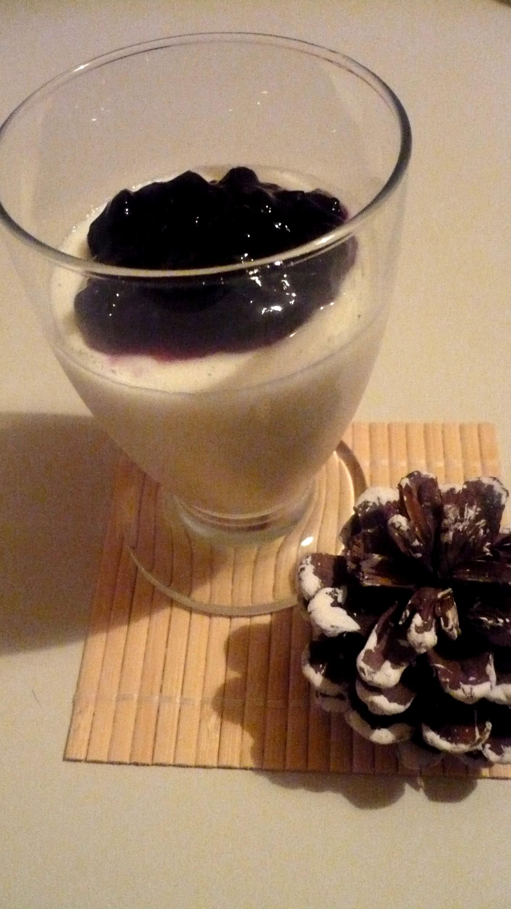 Un double goûter pour petits et grands panacottamyrtilles.jpg