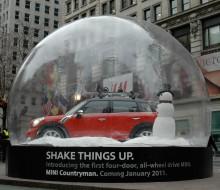 Offline: le constructeur premium Mini et 3 campagnes de street-marketing avec gigantisme