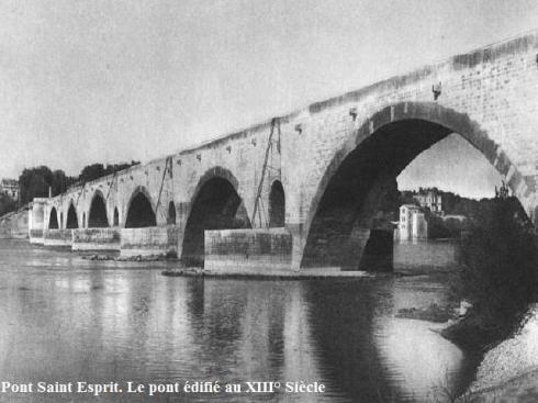 Carte postale du Pont du Saint Esprit, dans le Gard provençal.