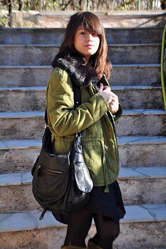 Encore du kaki, parce qu'on le vaut bien ;-) http://img.over-blog.com/332x500/3/36/32/28/janvier/janvier-0879.JPG