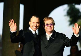 Elton a adopté ... Elton a adopté ...