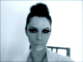 TRON LEGACY inspired makeup tutorial: pour le reveillon!!! TRON LEGACY inspired makeup tutorial: pour le reveillon!!!