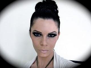 TRON LEGACY inspired makeup tutorial: pour le reveillon!!! TRON LEGACY inspired makeup tutorial: pour le reveillon!!!