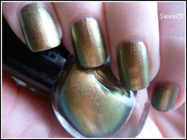 Sephora - Diving in Malaysia http://img4.hostingpics.net/pics/940439SephoraDivinginMalaysia04.jpg