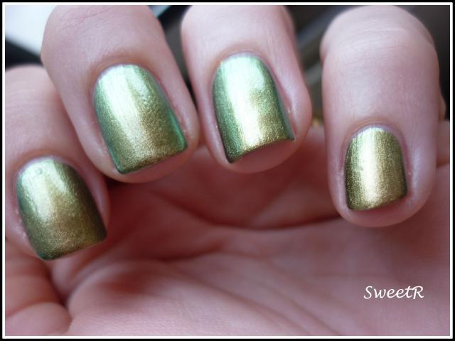 Sephora - Diving in Malaysia http://img4.hostingpics.net/pics/715893SephoraDivinginMalaysia05.jpg